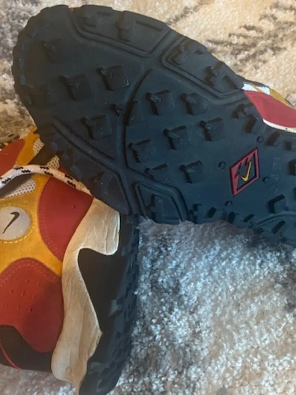 Nike Air Terra Albis Size 9, red and black, VINTAGE 1990's. pre-owned.